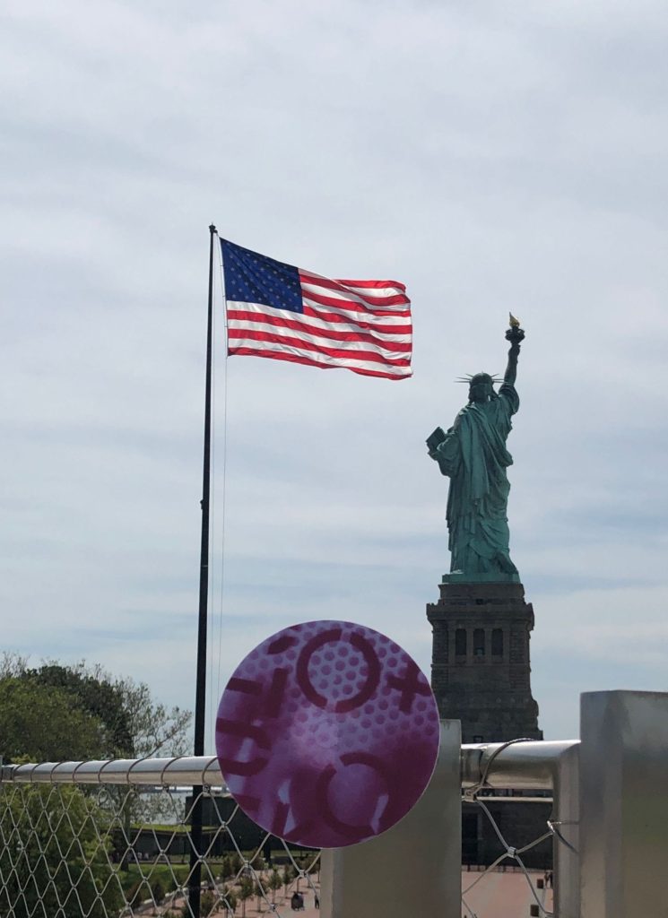 « PIECE OF BARBIEMETRIE AROUND THE WORLD » LIBERTY ISLAND . NEW YORK. 2019.